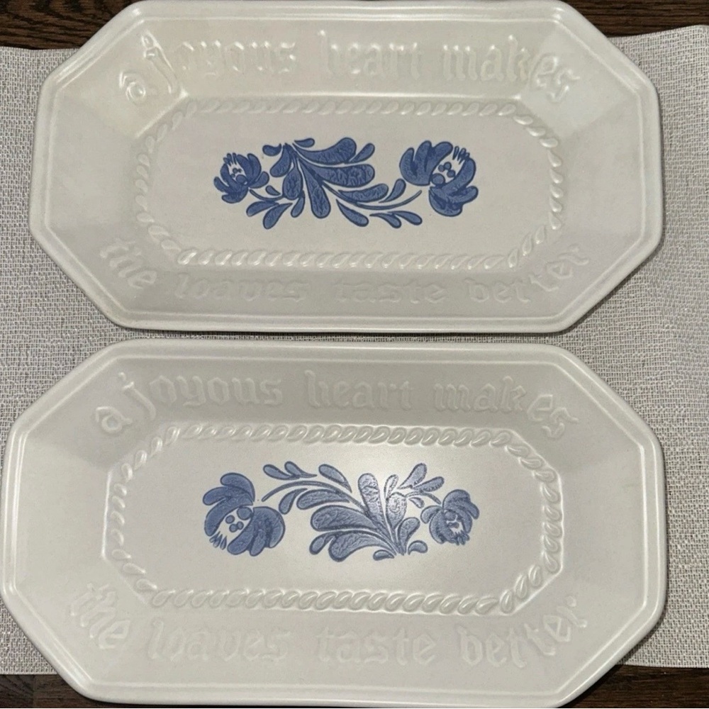 Pfaltzgrafff Yorktowne, Bread Tray A joyous heart makes the loaves taste better.
